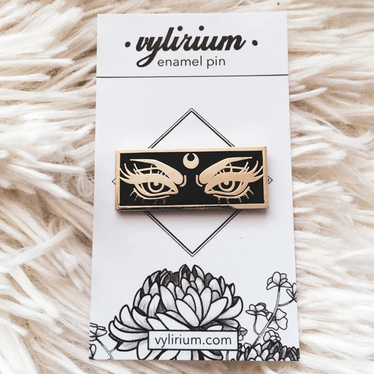 Eyes Enamel Pin